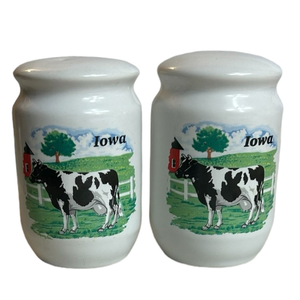 Iowa Salt Pepper Shakers Cows Farmhouse Animals Barn White Ceramic Vintage 3.25”